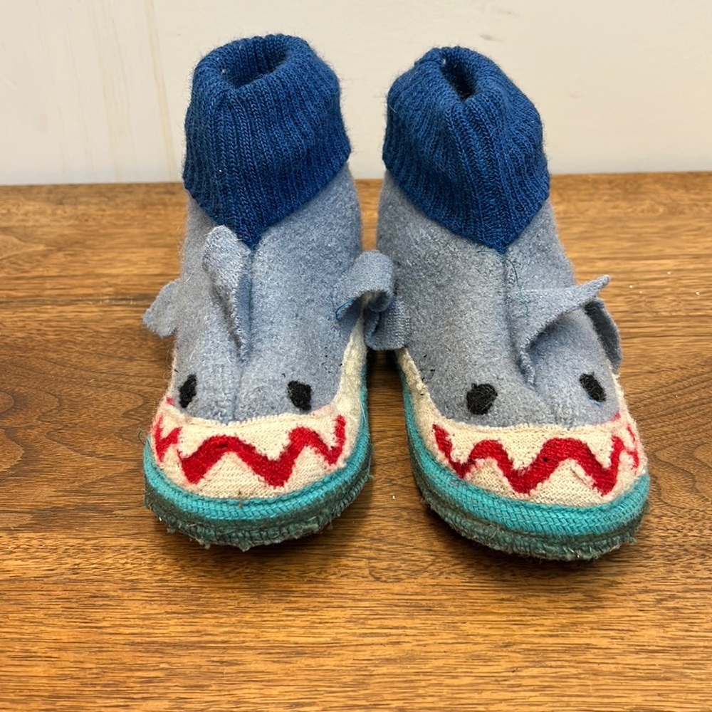 Boiled wool shark slippers